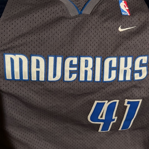 Dirk Nowitzki #41 Dallas Mavericks Alternate Grey Jersey - Picture 6 of 8